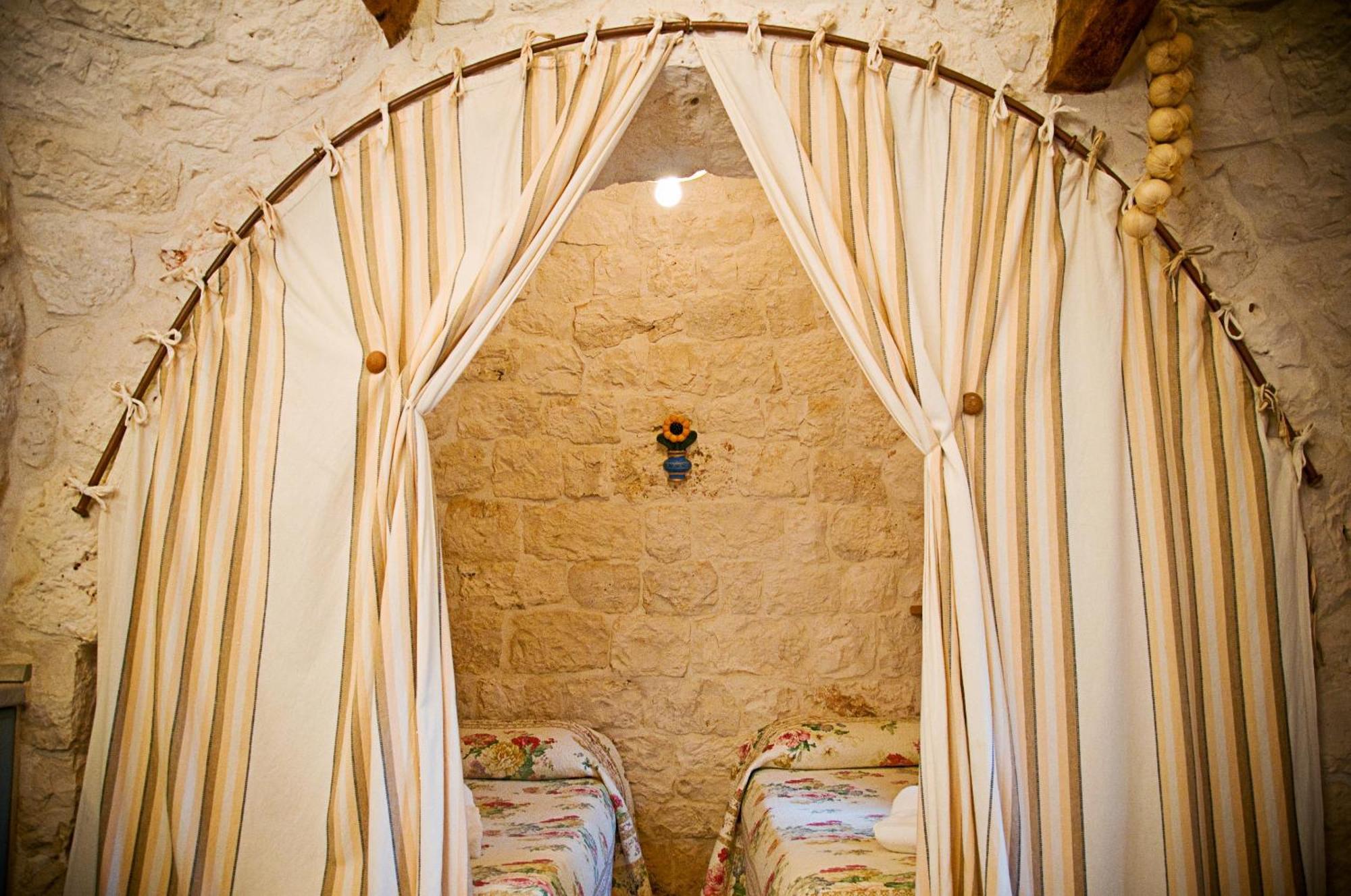 Trulli Il Castagno Pensionat Martina Franca Exteriör bild