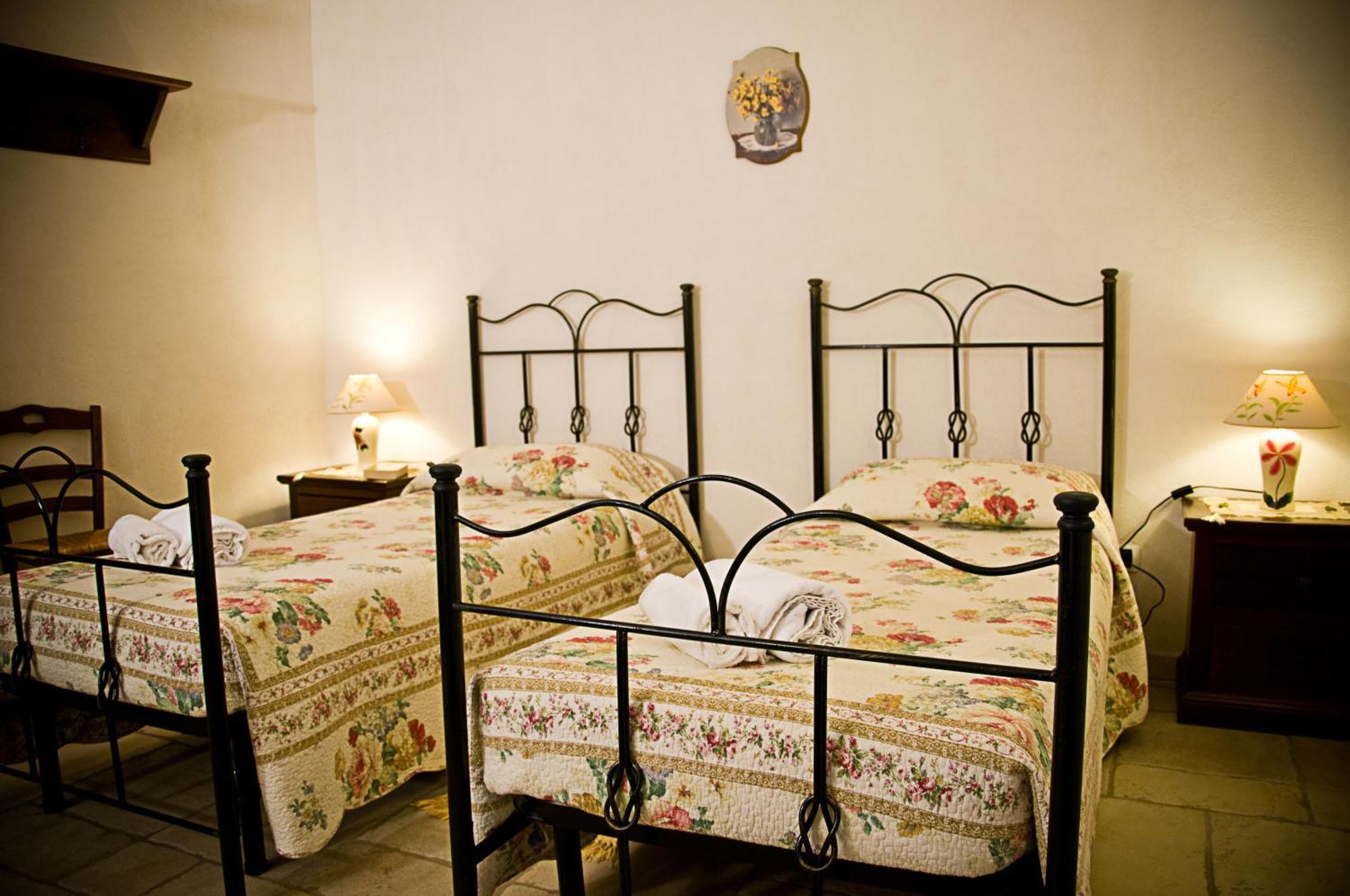 Trulli Il Castagno Pensionat Martina Franca Exteriör bild